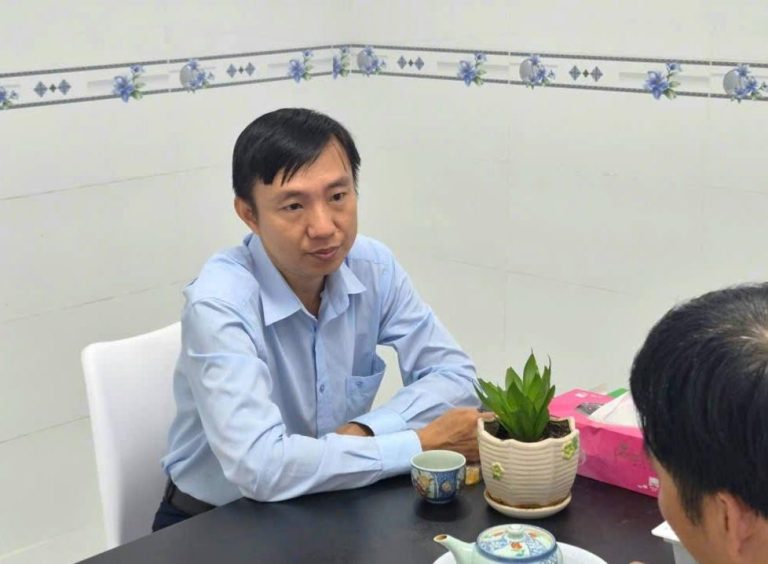 hình 1. Ông vũ quốc hùng giám đốc công ty hùng anh