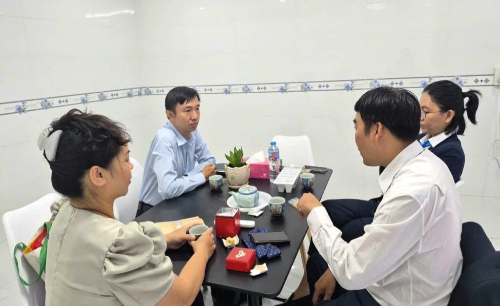 hình 2. buổi làm việc giữa Đại diện công ty hùng anh và các Đại diện trường Đại học kỹ thuật – công nghệ cần thơ