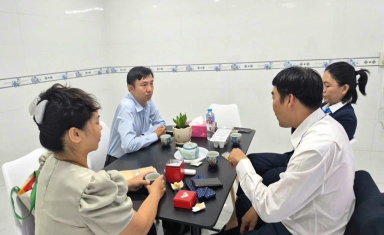 hình 2. buổi làm việc giữa Đại diện công ty hùng anh và các Đại diện trường Đại học kỹ thuật – công nghệ cần thơ