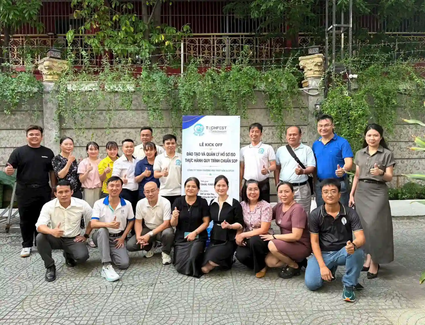 Hình chụp kỉ niệm của ông Vũ Quốc Hùng – Giám đốc Công ty HungAnhScitek cùng với AlsoFish và Ecotech