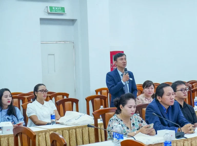 Giám đốc Vũ Quốc Hùng - Giới thiệu về Cty tại buổi lễ
